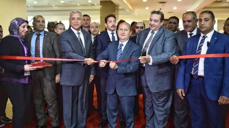 وزير التجارة يفتتح