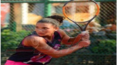 الأم في حياة معجزة التنس الأرضي