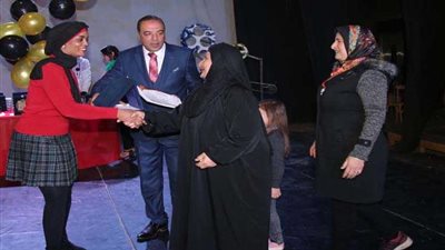 بالصور ..تكريم الأمهات والموظف المثالي بنقابية العاملين بالبيت الفني للمسرح