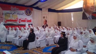 قاعة الإفراج عن السجينات تهتف: 