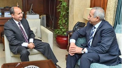 وزير التجارة يبحث مع رئيس الأكاديمية العربية للعلوم تعزيز التعاون لخدمة قطاعي الصناعة والتصدير