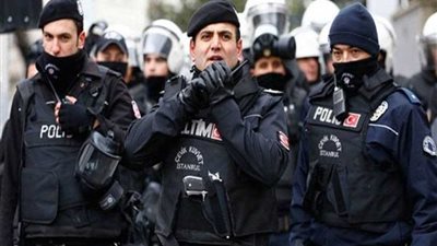 تركيا تعتقل 126 شخصًا من القضاة والمهندسين