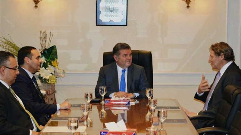 اتفاق بين القابضة