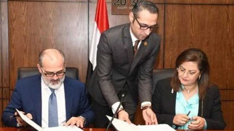 وزيرة التخطيط توقع