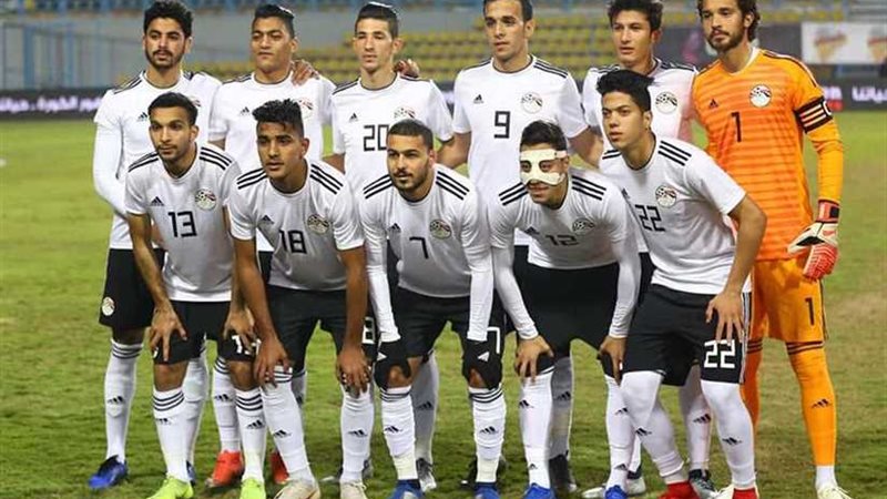 أحمد ياسر ريان يقود