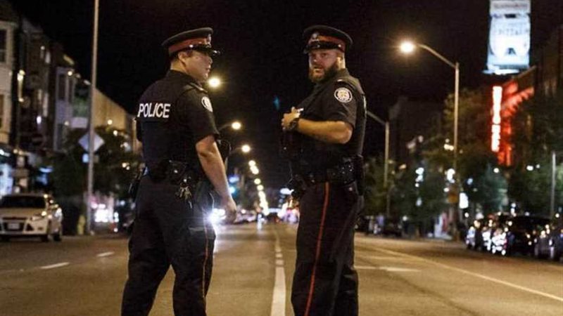 طعن كاهن خلال قداس