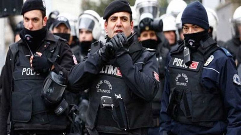 تركيا تعتقل 126 شخصًا