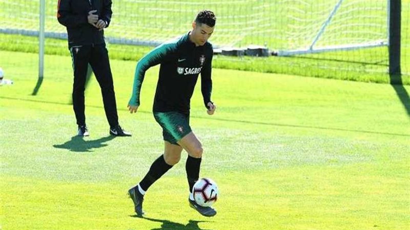 رونالدو يقود البرتغال