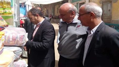 قوافل تموينية لتوفير السلع التموينية بأسعار مخفضة بالقرى الأكثر احتياجا بالمنيا