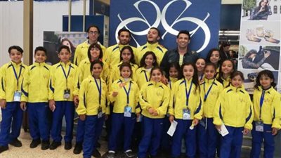 سعد الصغير يستقبل فريق الباز الذهبي بمطار القاهرة