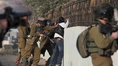الاحتلال الإسرائيلي يعتقل 10 مواطنين فلسطينيين من الضفة الغربية