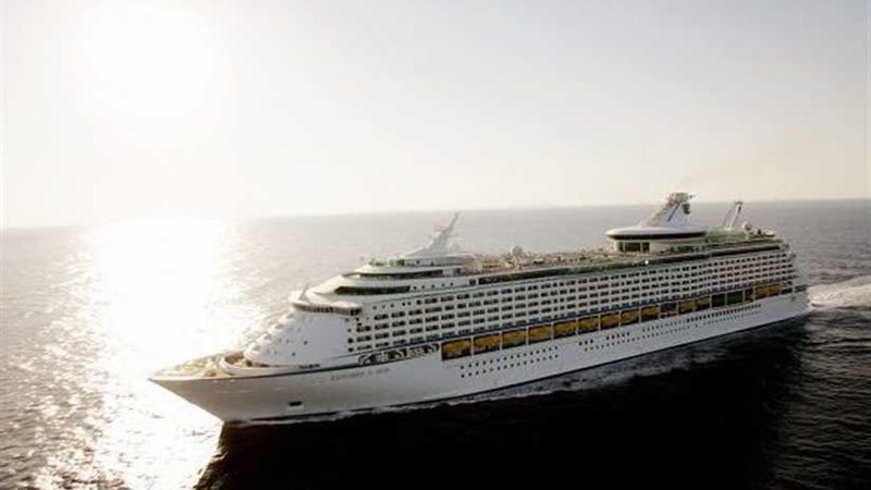 شاهد .. سفينة سياحية