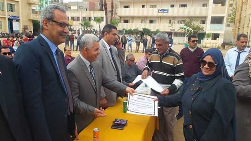 تعليم كفر الشيخ يكرم