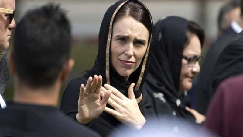 الآلاف يطالبون بمنح