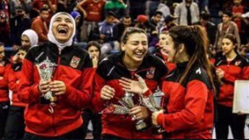 طائرة الأهلي تتحدى