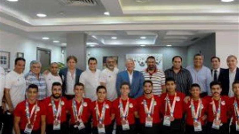 منتخب الصالات يضم