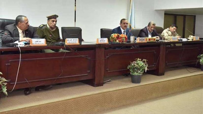 محافظ أسيوط يعقد