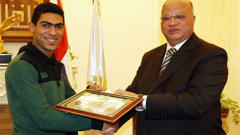 محافظ القاهرة يكرم