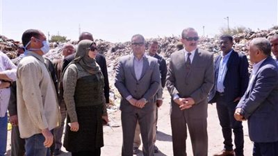محافظ أسيوط يتفقد مصنع تدوير القمامة بالقوصية
