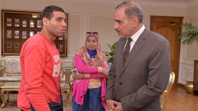 محافظ أسيوط يلتقي المدرب الكفيف