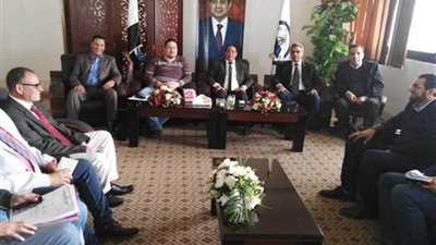 رئيس جامعة العريش يعد لافتتاح كلية الطب البيطري