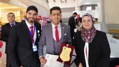 فوز جامعة دمنهور بالمستوي الأول فى الأبحاث العلمية بمؤتمر حلوان