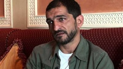 بلاغ يتهم عمرو واكد بالاستقواء بالخارج والتحريض على الدولة