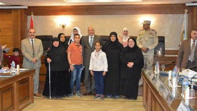 محافظ الجيزة يكرم 21 أما مثالية