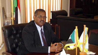 رئيس الوزراء السوداني يعفي معتمد اللاجئين من منصبه