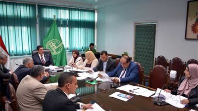 القليوبية تناقش مشاكل المستثمرين بالمناطق الصناعية