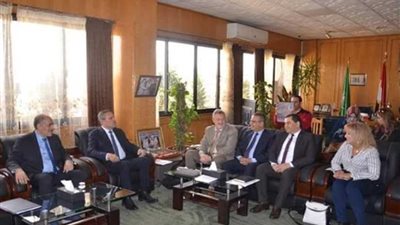 محافظ الإسماعيلية يناقش التعاون في المنظومة الصحية مع اليونيسيف