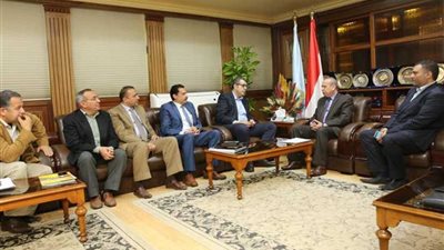 محافظ كفر الشيخ يناقش إقامة منطقة لوچستية جديدة