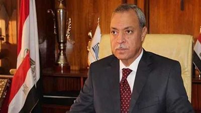 محافظ قنا يتفقد أعمال مبادرة 