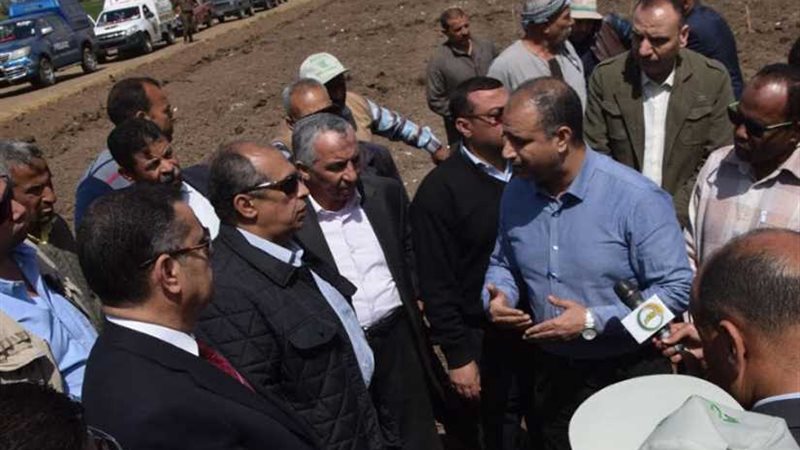 محافظ بني سويف ووزير