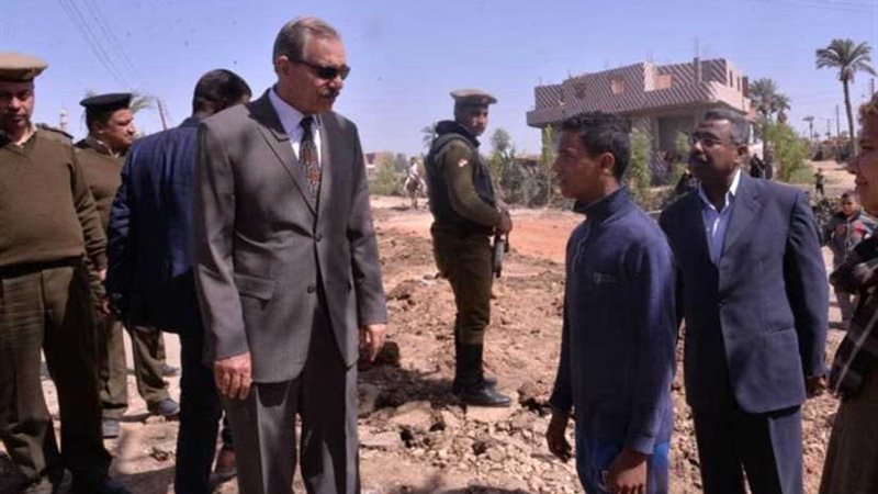 محافظ أسيوط يصطحب