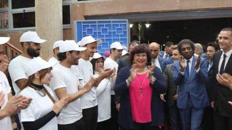 وزيرة الثقافة تلتقي