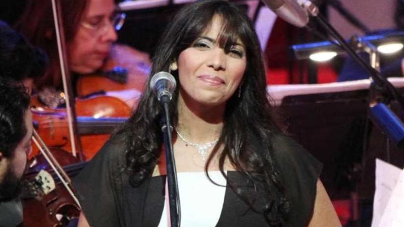 فرقة الأوبرا تغني