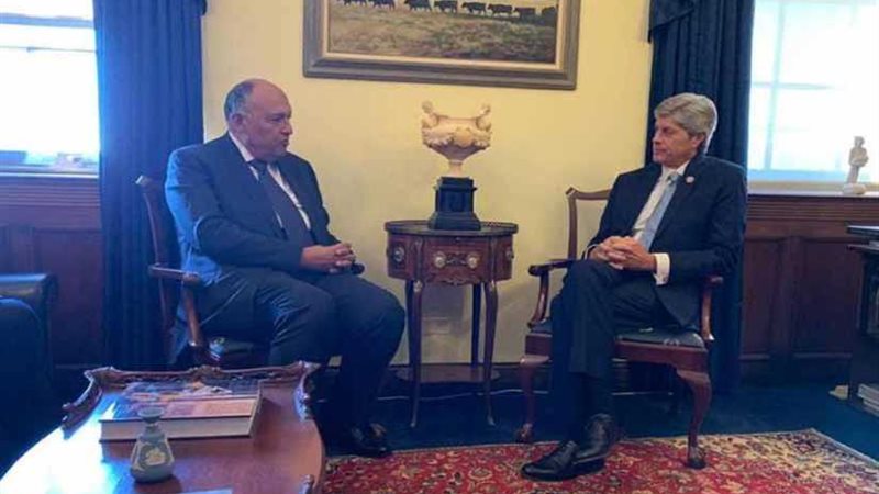 شكري يعرض النموذج