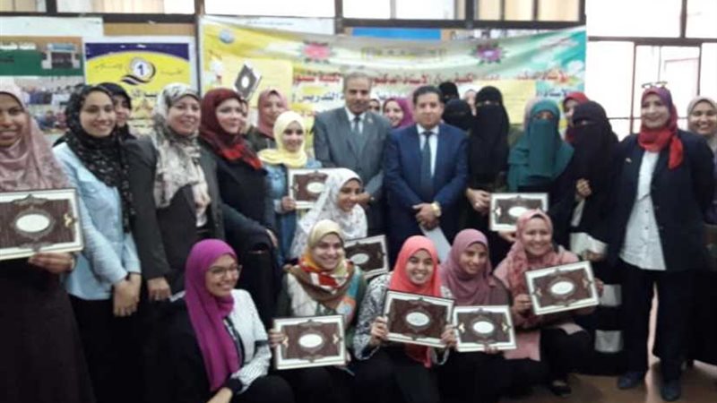 المحرصاوي يكرم طالبات