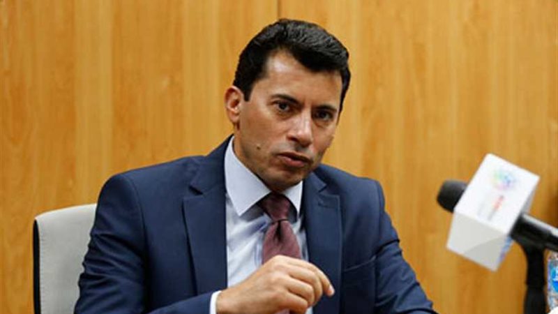 وزير الرياضة يلتقي