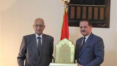 المكتب الثقافي بالسعودية يكرم المصري الفائز بجائزة الملك فيصل