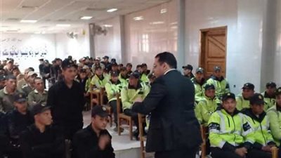 مقرر القومي للسكان يلقي محاضرة لمجندي المرور حول خطورة الزيادة السكانية