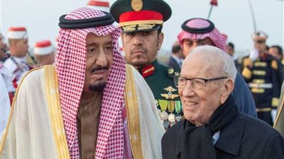خادم الحرمين الشريفين يبحث مع الرئيس التونسي تعزيز التعاون الثنائي