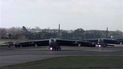 قاذفات أمريكية تحلق بالقرب من روسيا