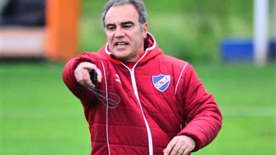 السولية وعاشور يقودان خط وسط الأهلي لمواجهة الزمالك