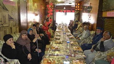 اللواء حسونة يكرم أمهات جمعية رعاية المسنين بطنطا