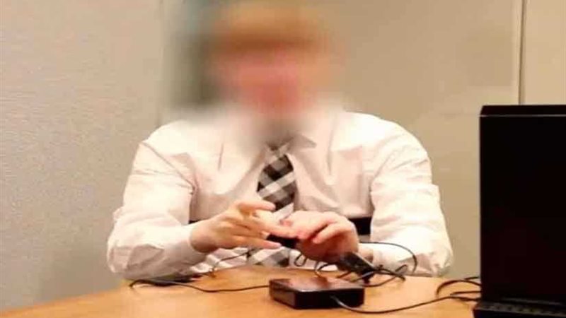 مسافر عبر الزمن يكشف