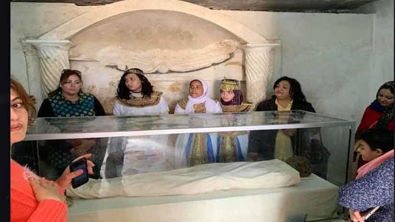 بنات ملوي في انتظار