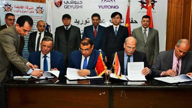 توقيع عقد توريد 125