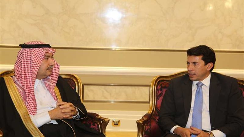 وزير الرياضة يلتقي